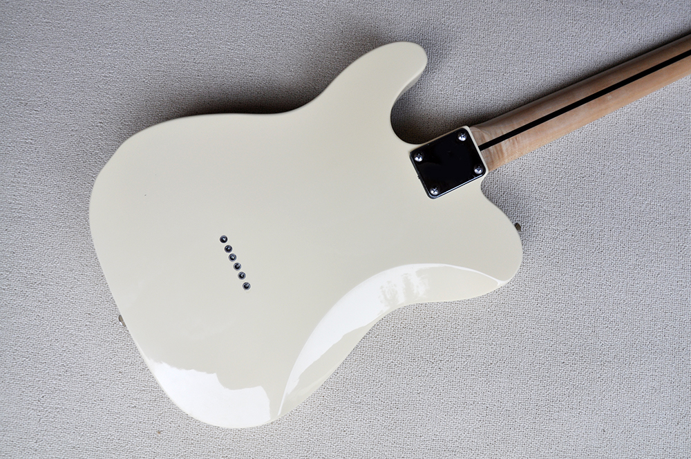 المصنع مخصص غيتار كهربائي صفراء مصنع مع Maple Fretboard Red Pickguard Chrome يمكن تخصيصها