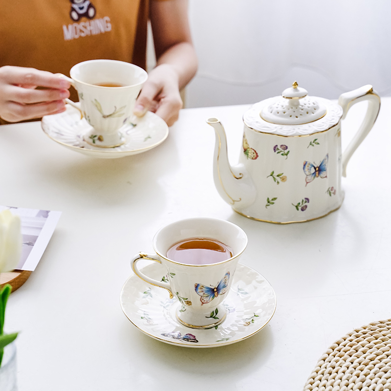 Fincan tabakları vintage bahçe kelebek kahve ve tabak çaydanlık seramik lüks Avrupa çay seti 250ml