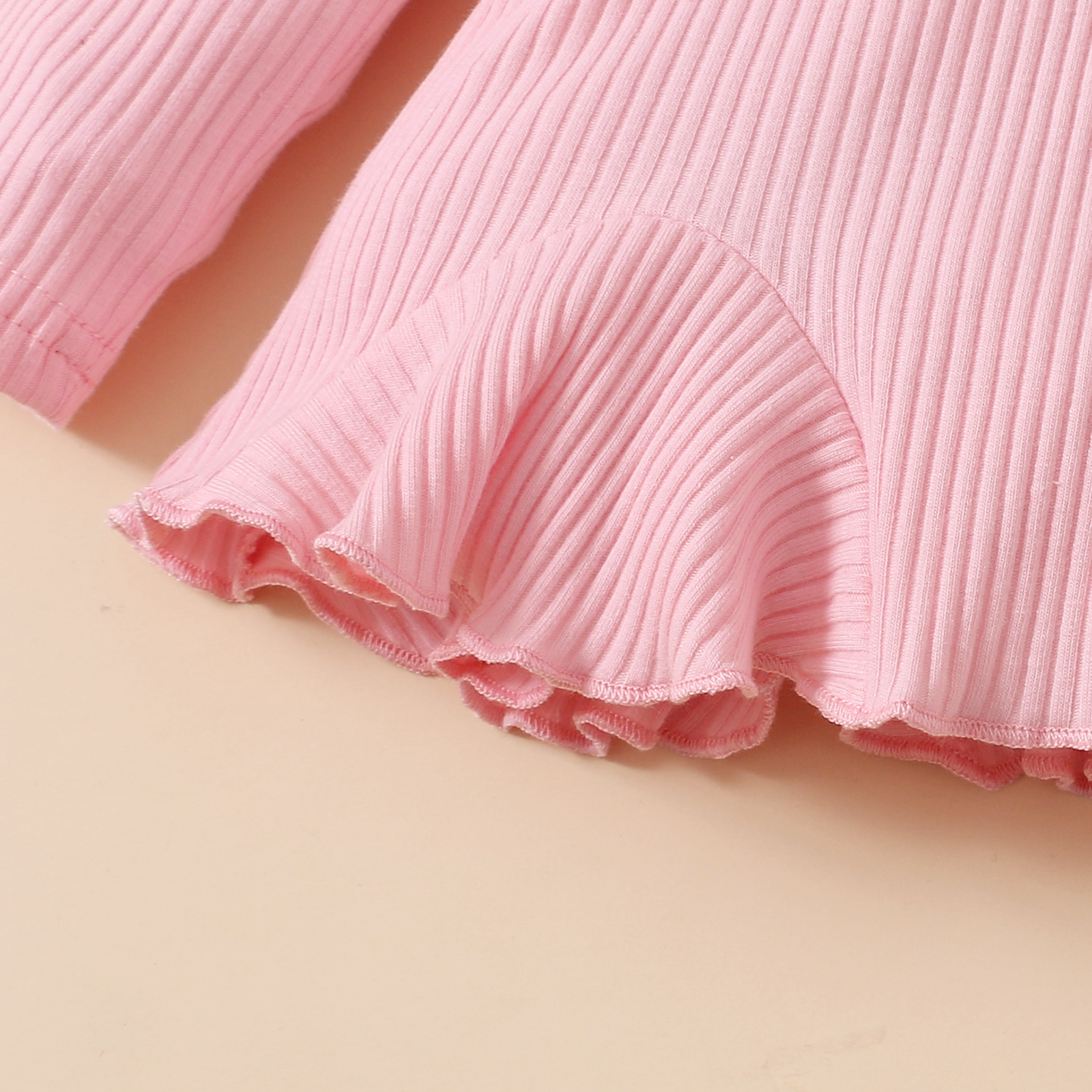 Set di abbigliamento nati Set di vestiti neonate Rosa Top con volant bambini Stampa a cuore Pantaloni con fiocco Principessa Abiti casual neonati Completo 221103