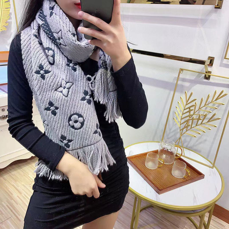 2022 New Luxury V Scarf Cashmere Thick Shawl Women Long Winter Wram Pashmina Wraps Hijab with Tassel Bufanda Foulard 2022 180x30cm gift