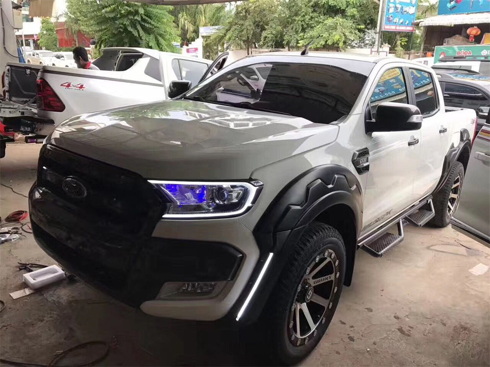 Gündüz Koşu Işığı Otomatik Parça Ön Aydınlatma Ford Ranger/Everest LED Araba Sis Işıkları Turn Sinyal Göstergesi