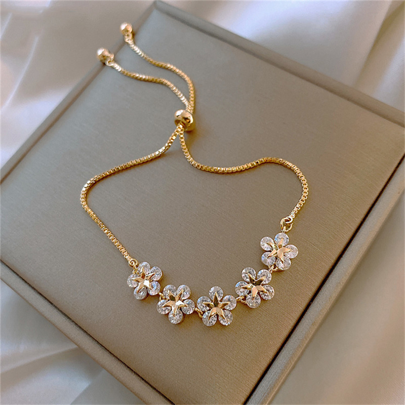 Elegant Inlaid Rhinestone Bracelets Gold Chain Jewelry Wedding Accessories for Females Fentagram Flower Bracelet Party Gifts