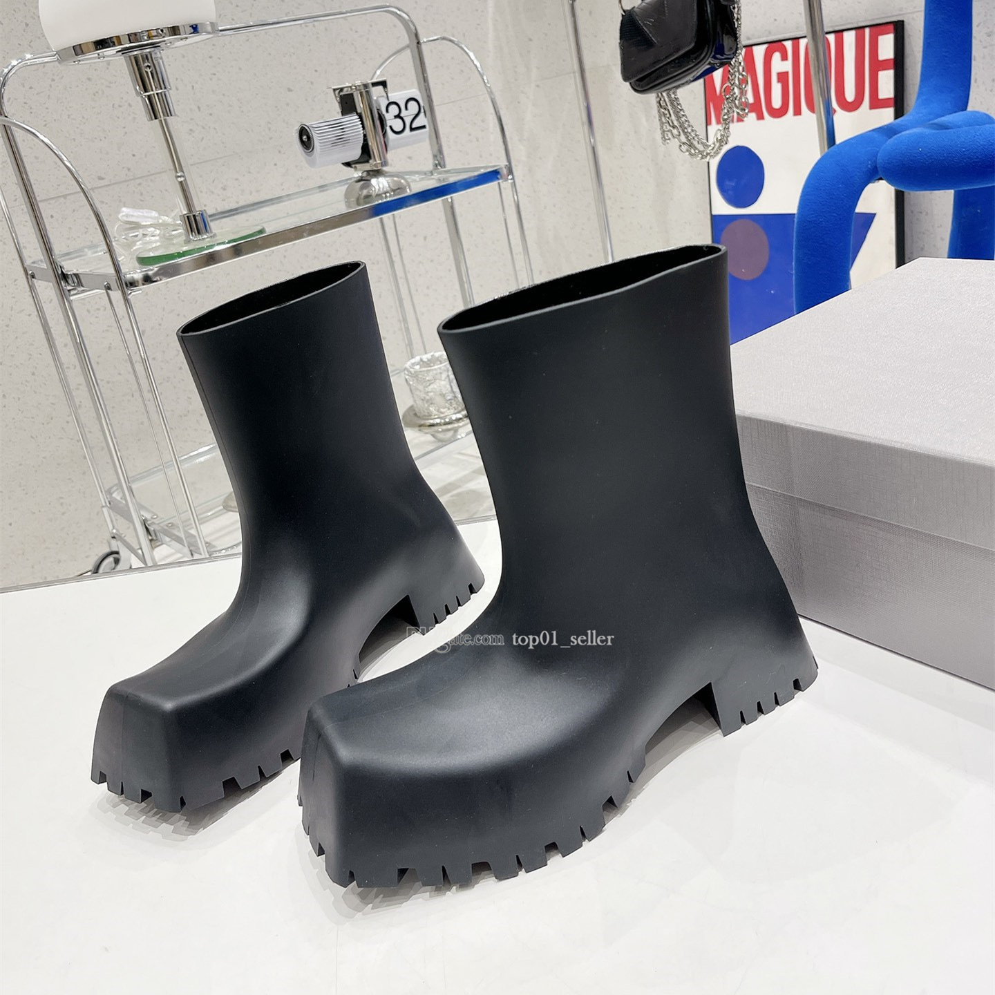 أحذية المطر الصيفية 2023 المطاط Trooper 22ss Rainboot منصة مربعة لأصابع القدم إطار عالي الكعب مكتنزة للنساء والرجال نعل خارجي منتصف طويل أنيق للحفلات في الهواء الطلق حذاء ماء