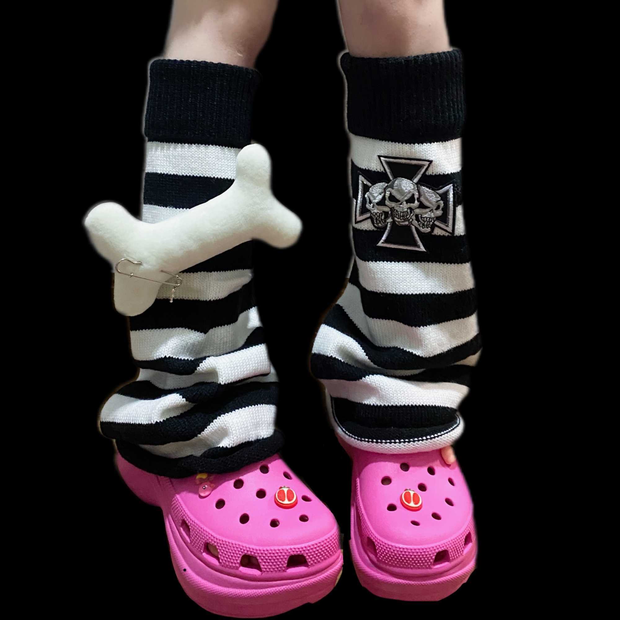 Socken Strumpfwaren Gothic Frauen Beinlinge Harajuku Punk Stil Knochen Schädel Flare Gestrickte Fuß Abdeckung Winter Warme Mode Lange Socken Streetwear T221107