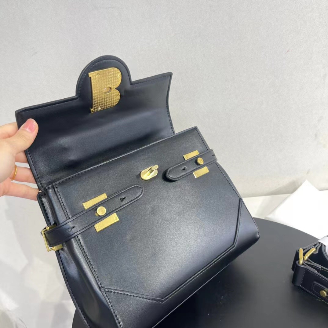 Pochette da donna Borsa a mano Catena in metallo Pelle delicata staccabile più lettere abbinate Designer di lusso retrò