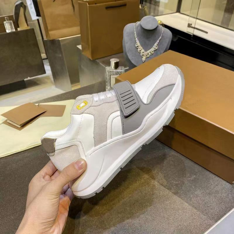 Fritidsskor kvinnor Reseläder snörsko 100 % kohud mode dam Platt designer Löparträning Bokstäver kvinna sko plattform män gym sneakers storlek 34-42-43-45