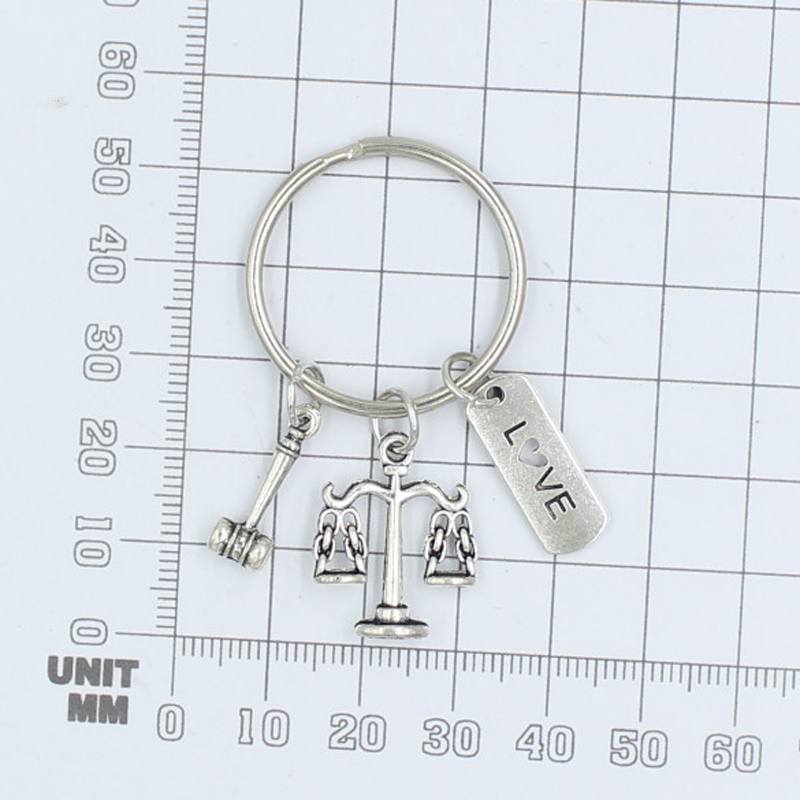 Partihandel advokat Keychain Advokat Keyring Gift for Judge Advokat Graduate Car Key Holder Jewelry Scales of Justice