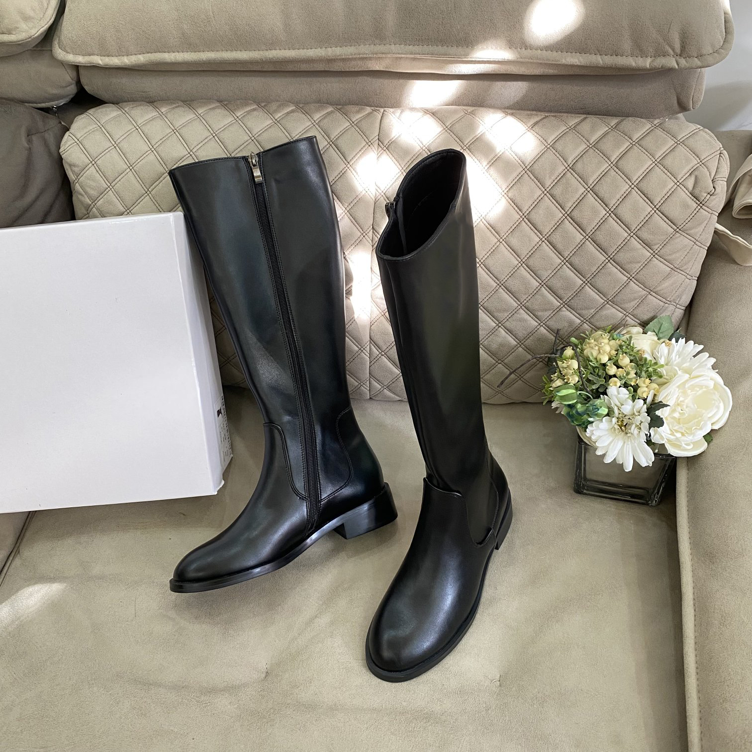 أحذية الركبة الفاخرة للنساء شعار B on the Boots بحجم 34-40