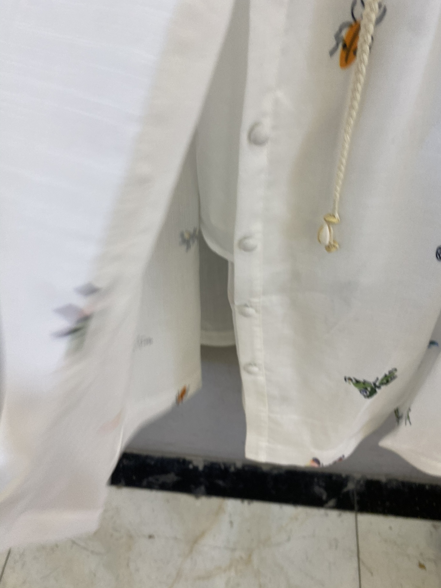 Lässige Kleider australischer Designer entworfener runder Nackenknopf loser Gürtelrock