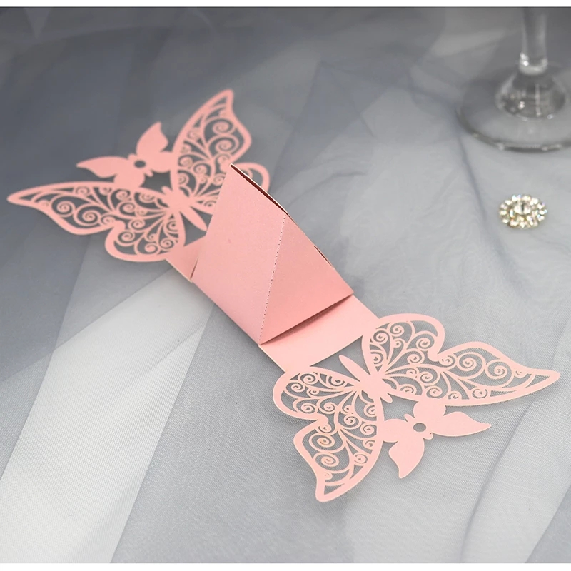 Butterfly Hollow Cut Candy Gunst houders voor feest bruiloft Diy roze wit 50 stkscadeaubussen Papierzakken opslagverpakking persoon verlicht AL8464