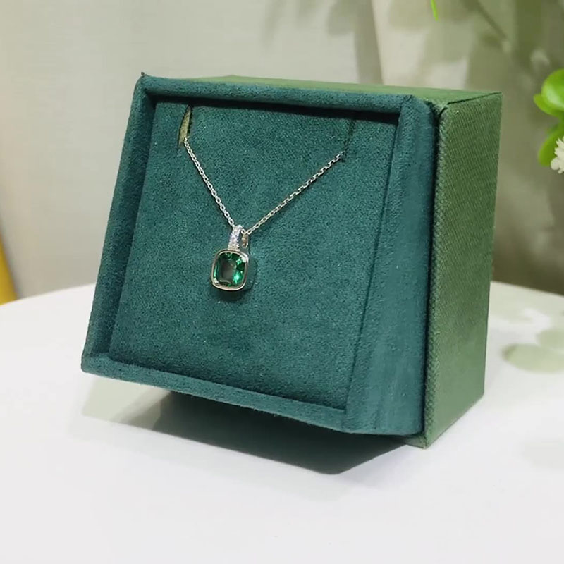 Custom Sparkling Delicate Emerald Gemstone Pendant Necklace 925 Sterling Silver Square Emerald Jewellery