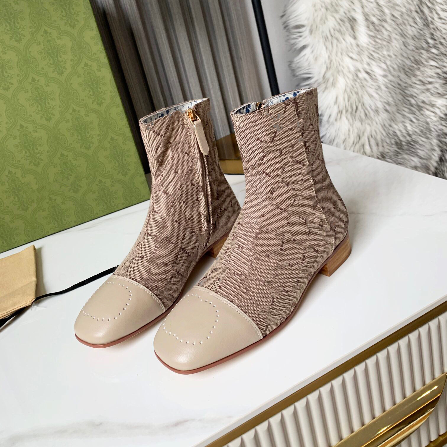 Новые женские сапоги на лодыжке роскошные дизайнер Chelsea Boots Fashion High Heel Flats Laser Plect Letter Square Jelly без скольжения резиновая кожа 35-43