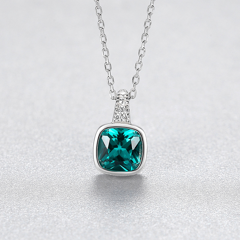 Custom Sparkling Delicate Emerald Gemstone Pendant Necklace 925 Sterling Silver Square Emerald Jewellery