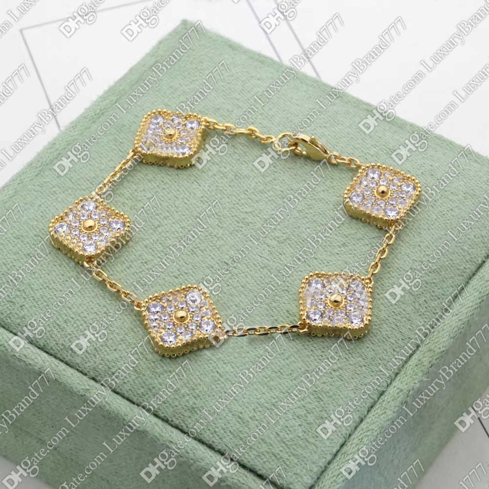 Charm Bracelets Luxury Designer Bracelets Clover Bracelet Charm Elegant Classic Fashion 18K Agate Shell Holiday Wedding Couple Jew253f