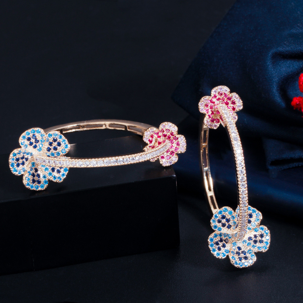 Hoop Huggie CWWZircons Designer Elegant Micro Pave Blue Red CZ Light Gold Color Big Round Flower Hoop Earrings for Women Jewelry G9233651