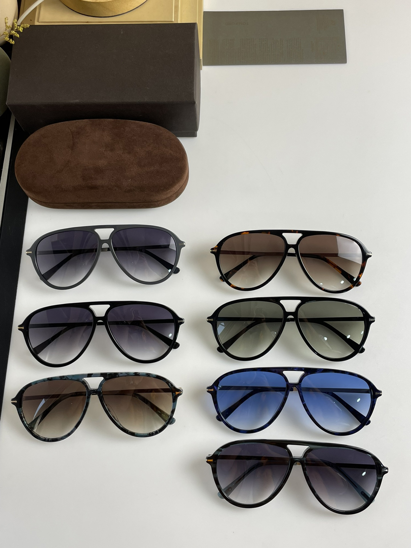 Винтажные горячие солнцезащитные очки для женщин Мужчины Моде дизайн дизайнерские дизайнерские очки рамы женщины и мужского мужчина