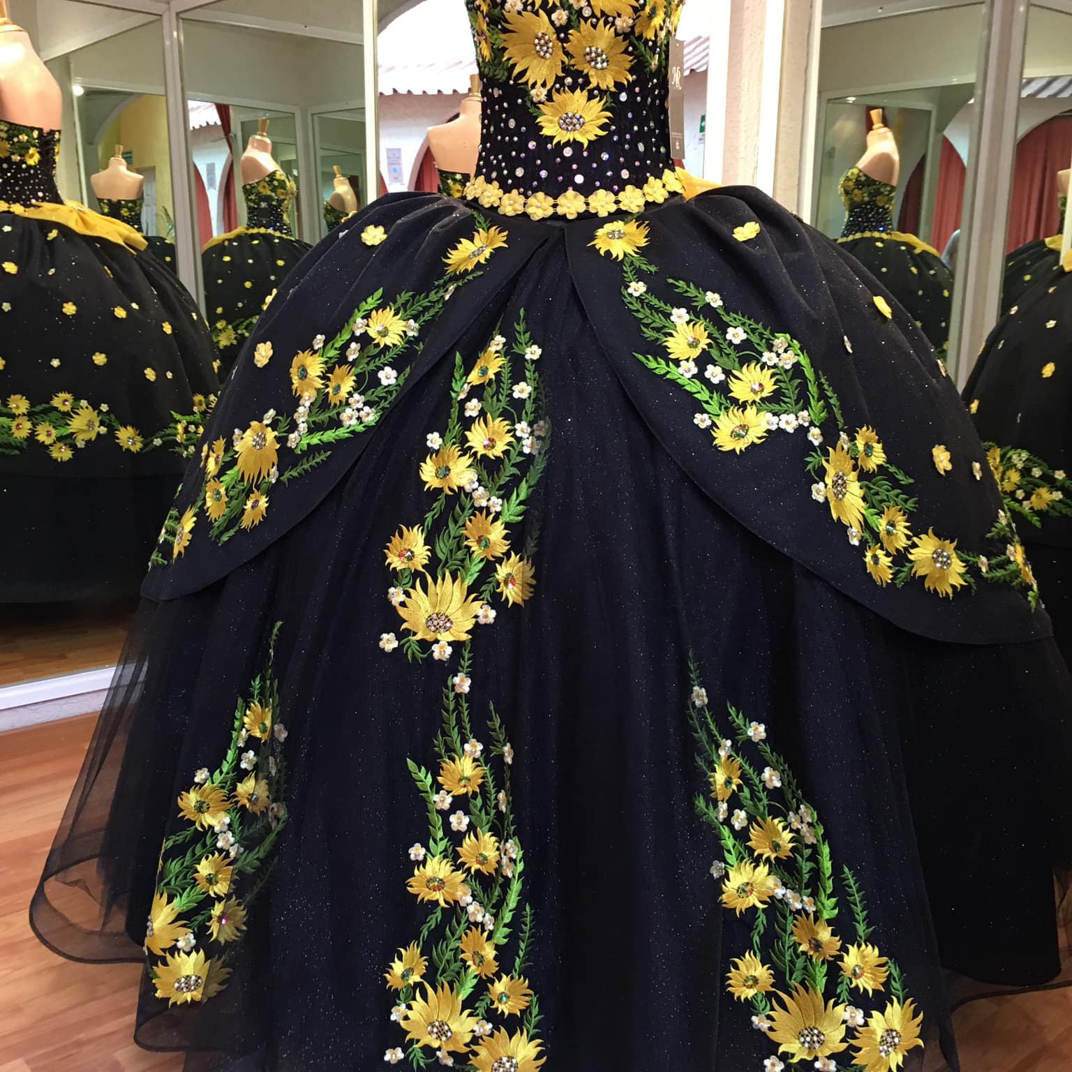 Robes de Quinceanera à fleurs de tournesol 2023, grande taille, robe de bal, mascarade, princesse fille, paillettes, longue, doux 16, bal de promo pour 15 ans, épaules dénudées, coing 15 noir/jaune