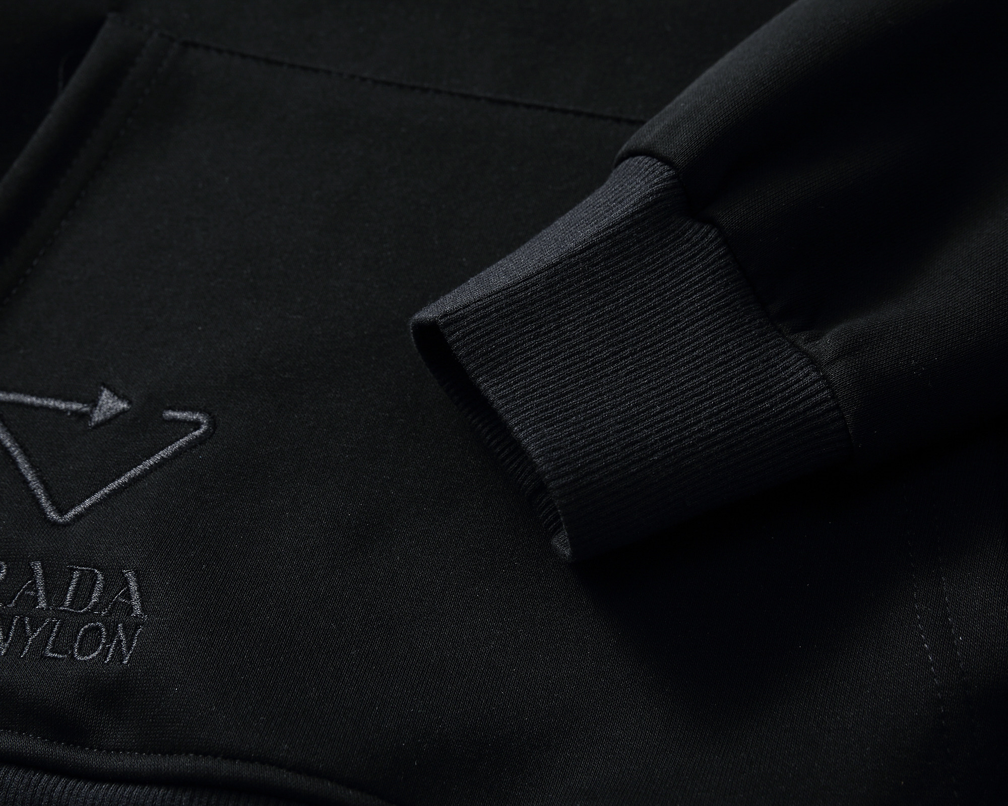 メンズフーディーズデザイナーフリーススウェットシャツは帽子を持っています小さな乗組員のネックファッションストリートウェアプルオーバースポーツランニングブラックホワイト