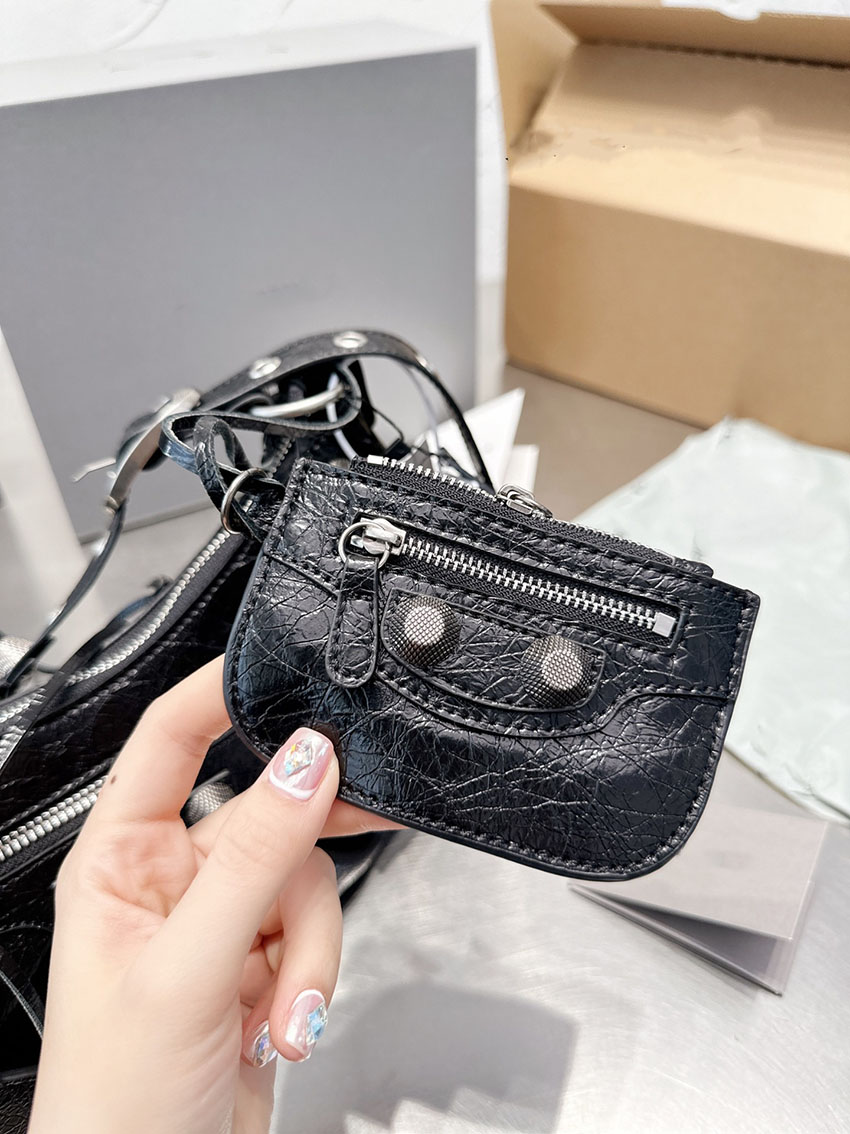 Lyxdesigner Crossbody Le Cagole Motorcykelväska Rem läder hobo handväska kvinnor quiltade blixtlåsväska svarta handtag axelväskor