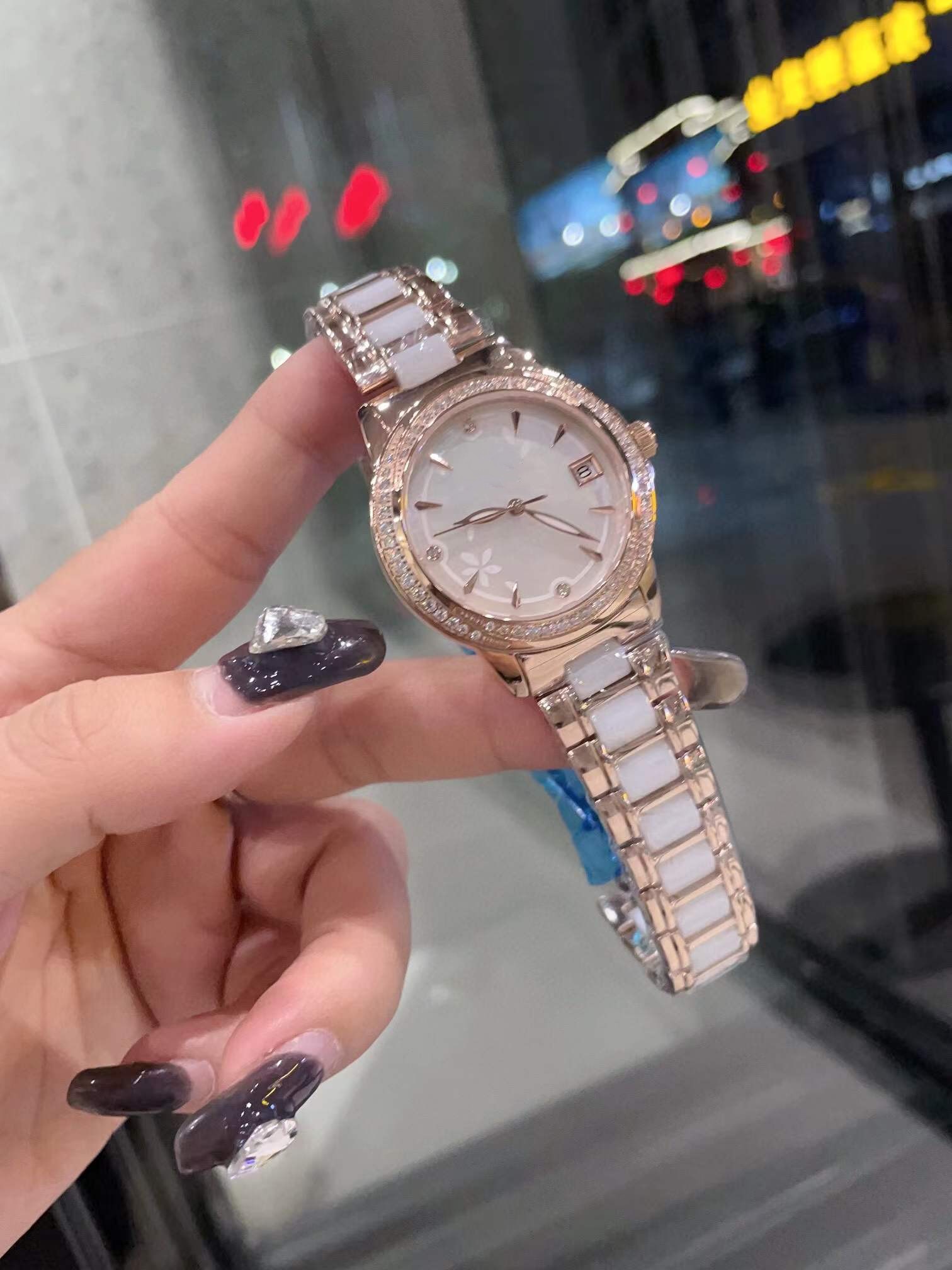 Classic Sapphire Crystal Quartz Glass Watch Stainless Steel Ceramic Strap Wristwatch Female White Mother of pearl Calendar Watches Geometric Flower Clock 35mm