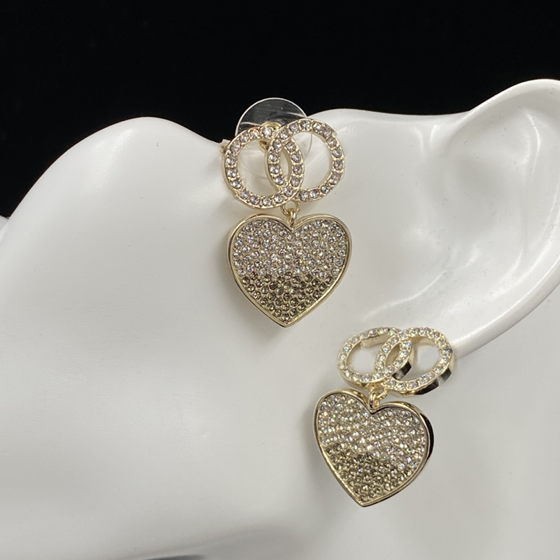Kvinnorörhängen Designer Love Ear Hoops Fashion Heart Studs Charm Gold Silver Hoop Earrings Womans smycken Stud Dangle Earing302V