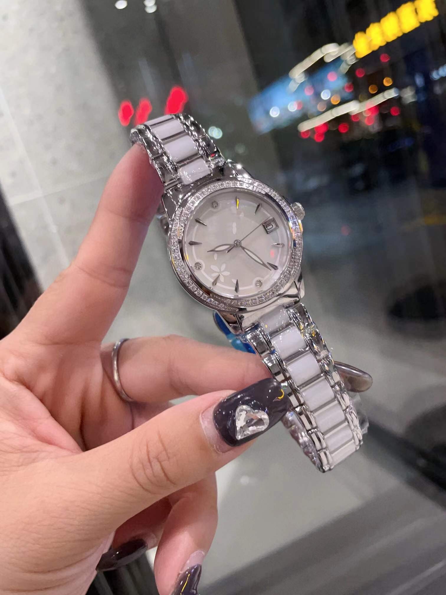 Classic Sapphire Crystal Quartz Glass Watch Stainless Steel Ceramic Strap Wristwatch Female White Mother of pearl Calendar Watches Geometric Flower Clock 35mm