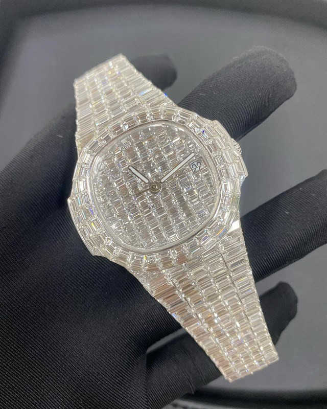 腕時計D17 Luxury Mens Watch 4130 Movement Watch for Men 3255 Montre de Luxe Watch Mosang Stone Iced1Gia Diamond Watchs294j