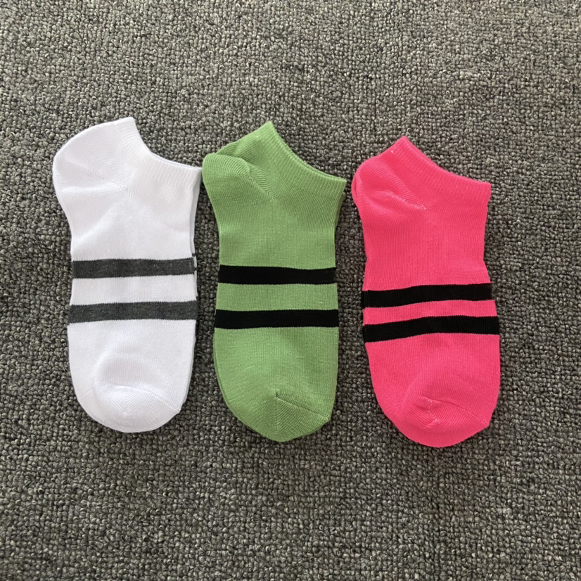 NOUVEAU Chaussettes multicolores à la cheville avec étiquettes en carton Cheerleaders de sport Noir rose Chaussette courte Filles Femmes Coton Chaussettes de sport Skateboard Sneaker FY7266