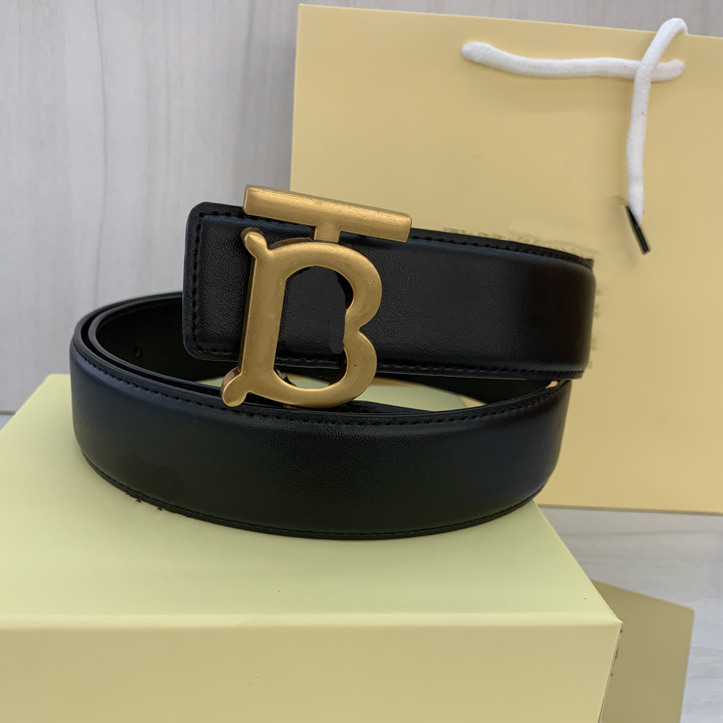 Designer Belt Luxurys bälten Solid färg för män Kvinnor Enkelt och elegant gentleman Pin Needle Buckle Belts Bredd 3 8 cm Storlek 105-252G