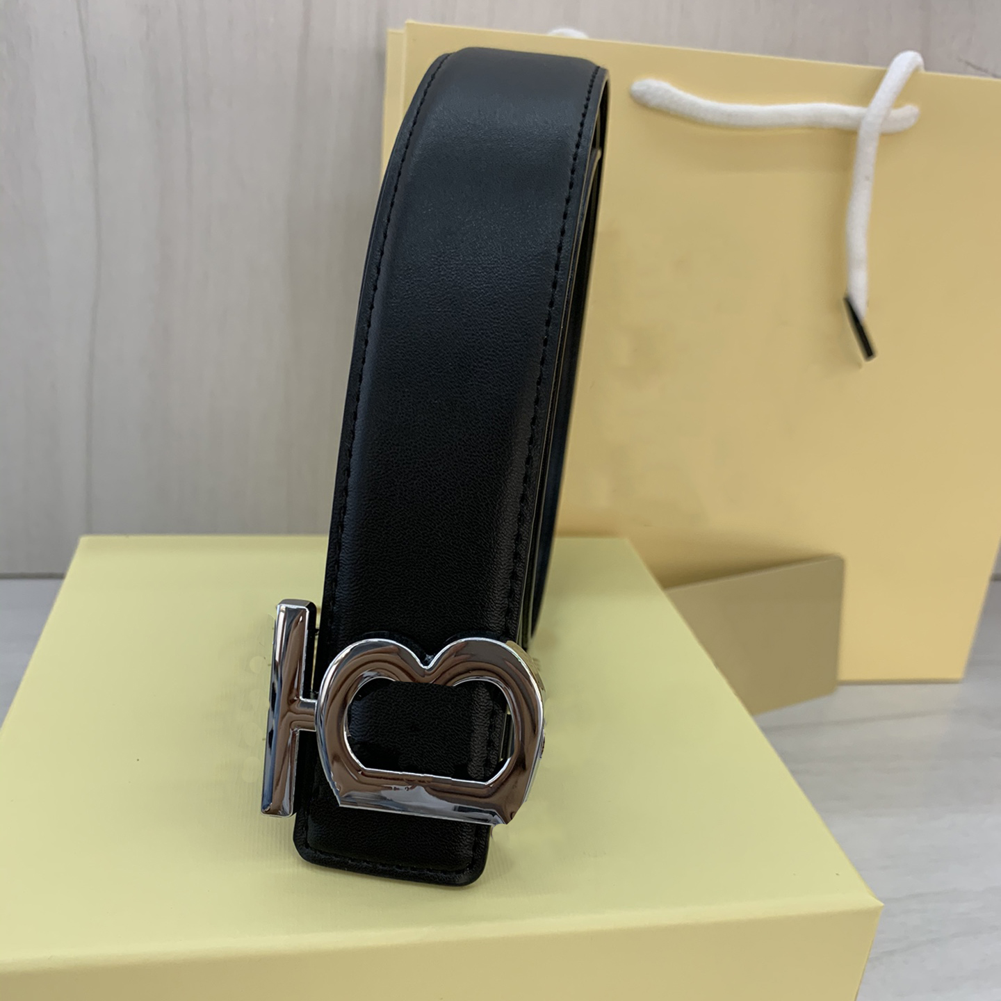 Designer Belt Luxurys bälten Solid färg för män Kvinnor Enkelt och elegant gentleman Pin Needle Buckle Belts Bredd 3 8 cm Storlek 105-252G