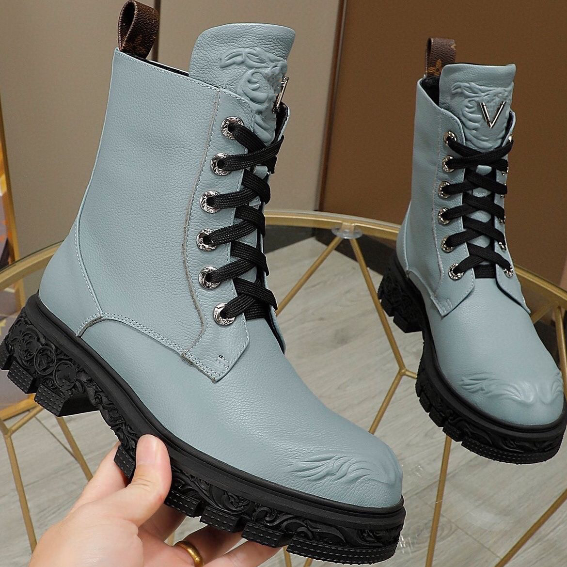 New catwalk short boots Women's luxury Martin boots Thick soles Wear resistant high heels Lace up motorcycle Retro comfortable Casual leather Contrast round head