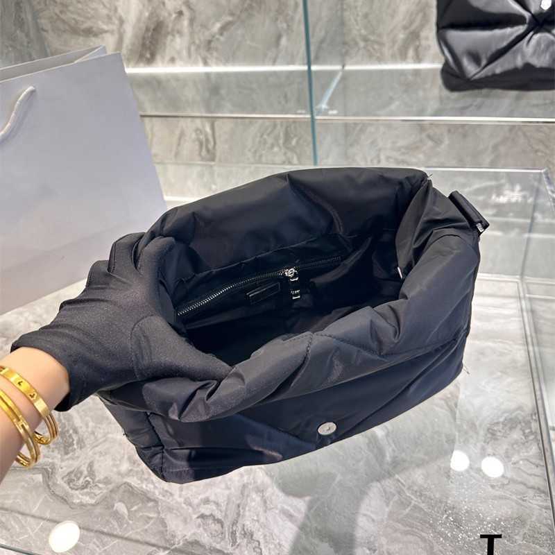 Women's Luxury Designer Shoulder Bags Fall/winter 2023 New Vintage Linge Nylon Messenger Bag Fashion High Capacity Diagonal Shoulder Factory Direct Sales