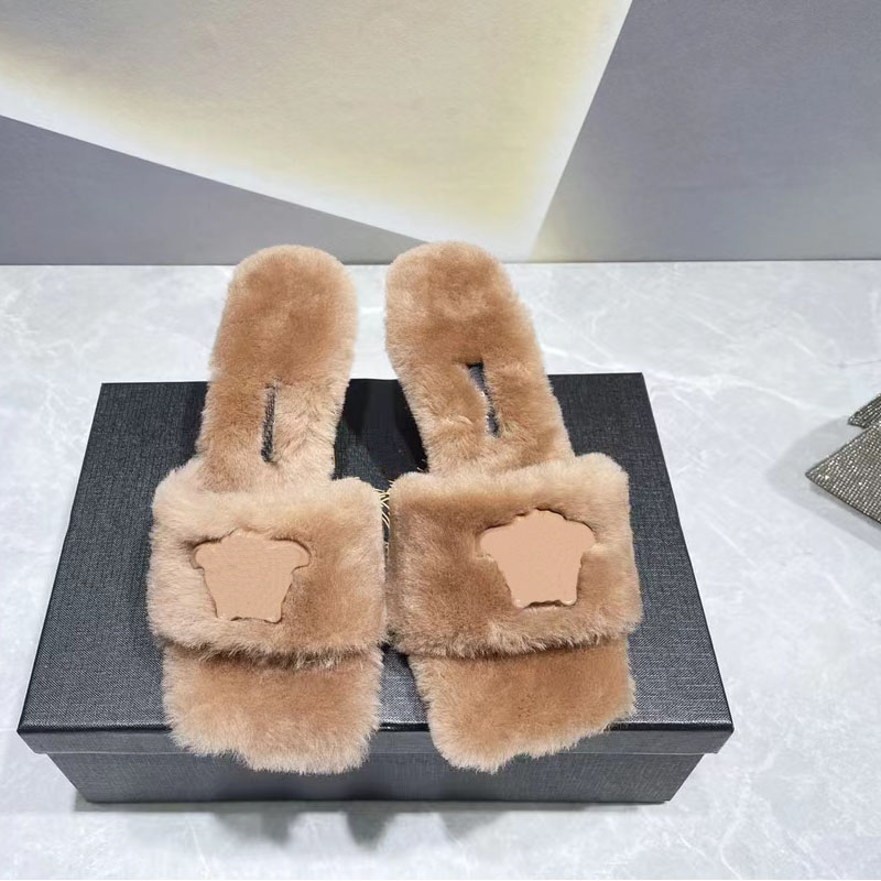 2023 Designer vrouwen schapenvacht Fluffy Slides slippers Luxe Winter Pluizige Harige Hoofd portret gesp Hoge hakken Sandalen ladys Mode sexy open tenen slipper schoenen