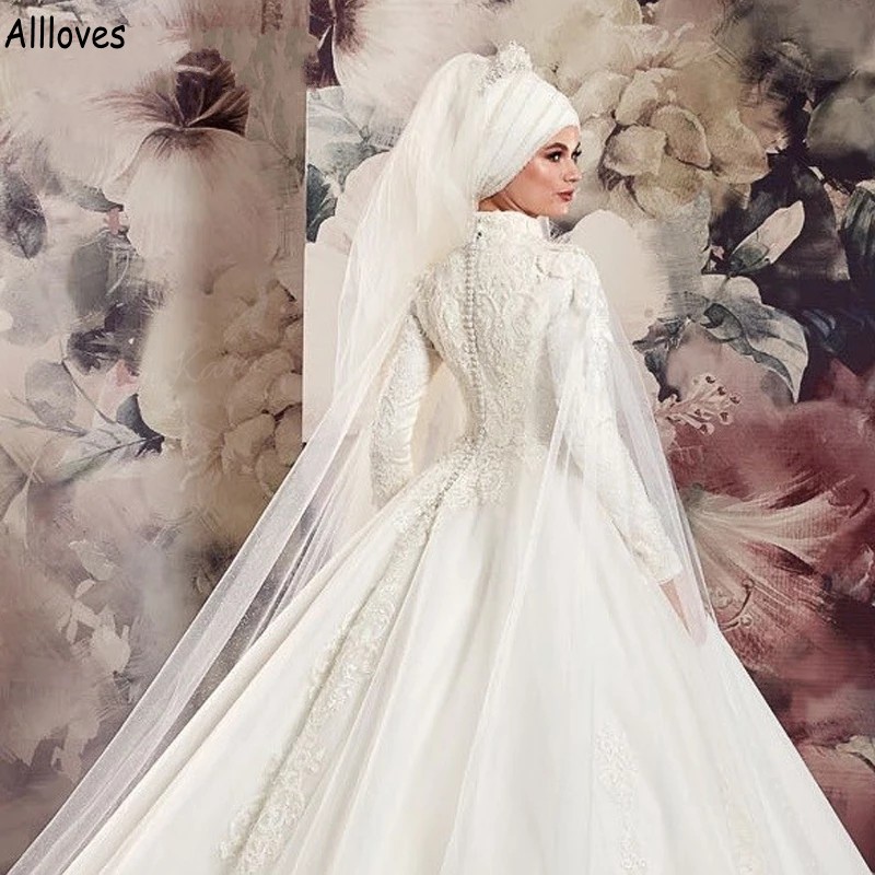 Abiti da sposa avorio collo alto musulmano Dubai Ball Gown con maniche lunghe Applicazioni in pizzo Abiti da sposa da chiesa in rilievo Corte dei treni Plus Size Abiti da sposa CL1435