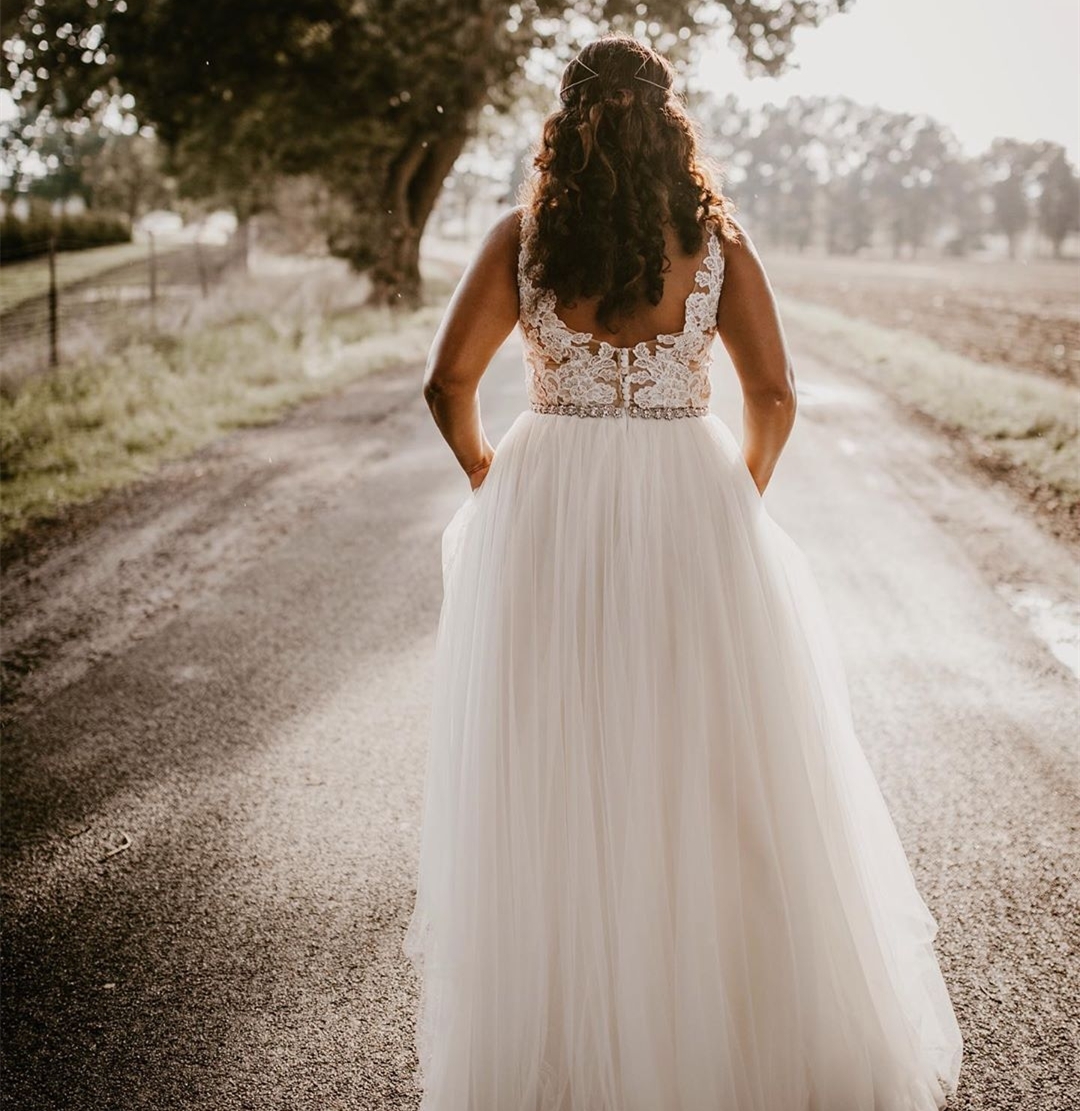Plus Size A-Line Wedding Dress Backless Bridal Gown robe de soiree de mariage Lace Appliques Belt vestidos de novia Simple