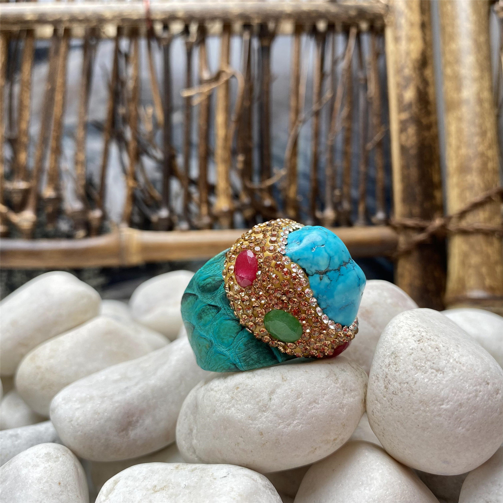 Bandringen Handgemaakte gespikkelde bedekte Ruby Emerald Turquoise Ring Dames overdreven sieraden in Europa en Amerika 221114240j