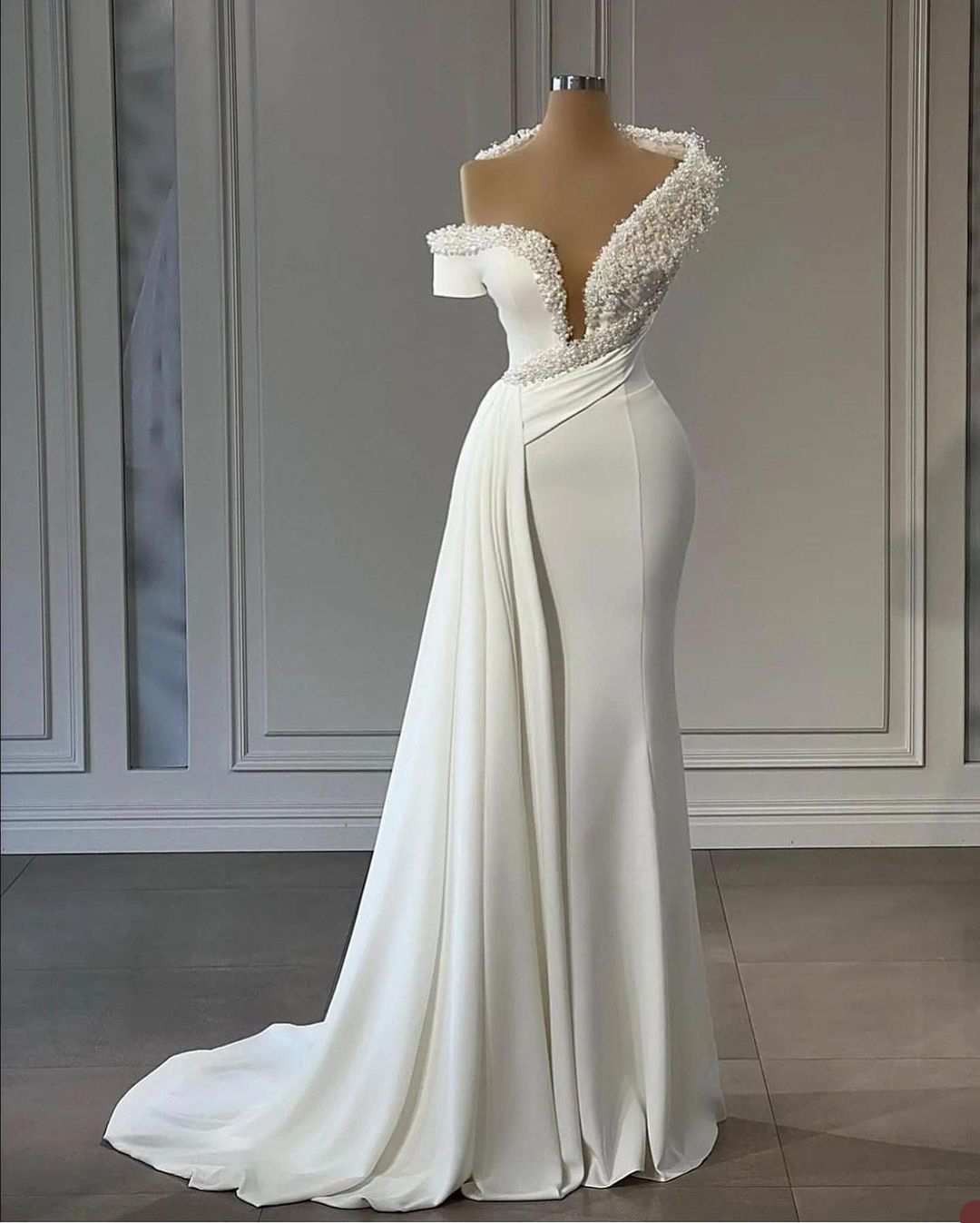 Glamouröses Meerjungfrau-Brautkleid mit V-Ausschnitt, ärmellos, One-Shoulder-Kleid mit Perlenbesatz, Hofkleid, nach Maß, Brautkleid in Übergröße, Vestidos de Novia