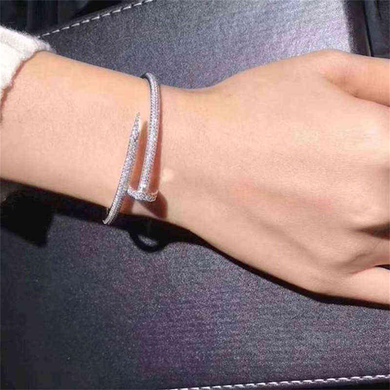Designer Luxuryletter bracelet Vis Bracelets Bracelets Titanium en acier or Belcher pour femmes Bracelets de charme rose bleu vert