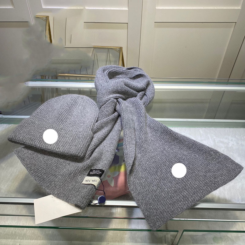 デザイナーフランススカルキャップ刺繍バッジ女性ウールスレッドニットハットスカーフセットカップル秋の冬の屋外肥厚303y