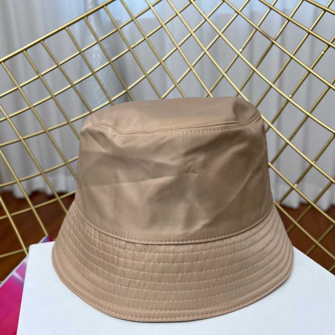 Wide Brim Hats Brand Bucket Hats Men Women Designer Sun Hat With Letter Triangle Sunbonnet Black Beach Casquette Traveling Sunhats322f