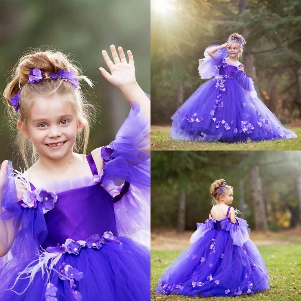 2023 Girl Purple Flower Dresses Princess Spaghetti Cinghie da perle in pizzo di spalla 3d Fiori 3d Gilrs Abito da concorso bambini piccoli abiti da comunione Sweep Train