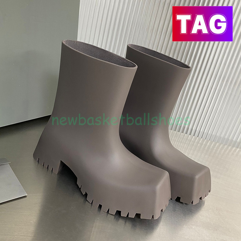 2023 Women Boots Boots Rain Boot Bottle Borracha BOTO DE BORRAￇￃO PARIS SAPAￇￕES quadradas Plataformas de chuva Plataforma meia tornozelo preto escuro cinza cinza t￪nis feminino de luxo