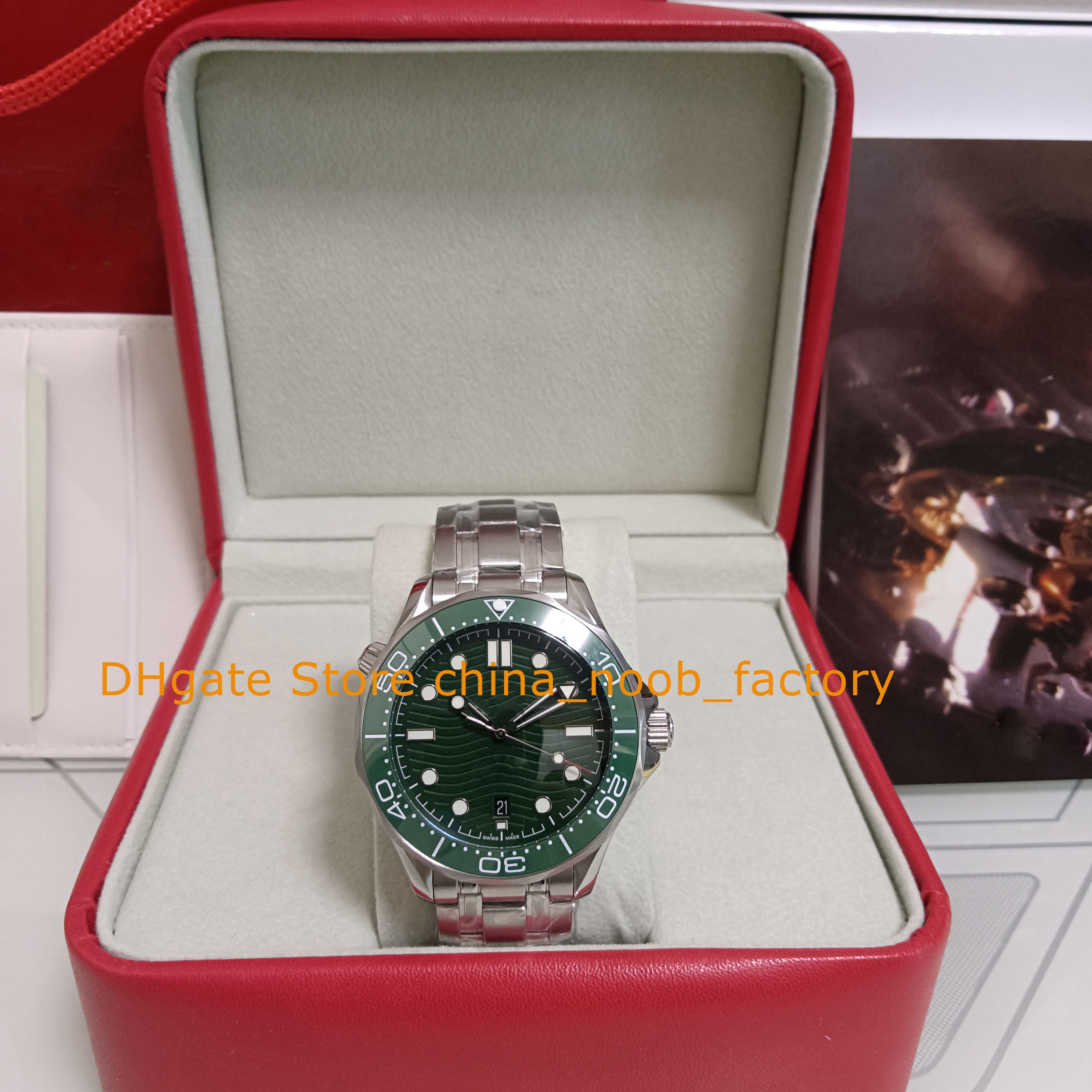 3 Modell med Box New Style Watch Mens Professional 300m Green Dial 42mm rostfritt st￥l armband keramik Bezel Deployant Buckle Automatic Cal.8800 Movement Watches