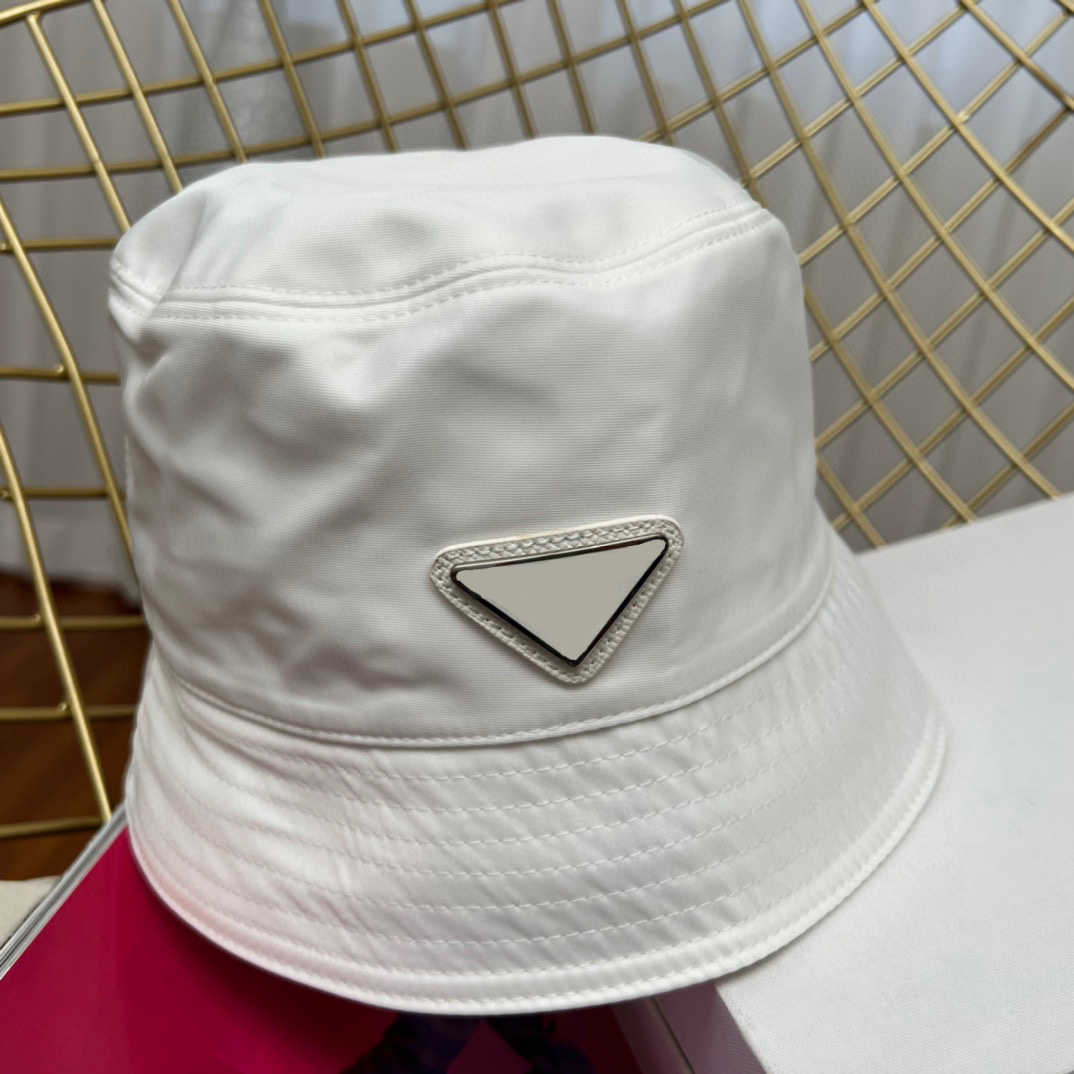 Sombreros de ala ancha Sombreros de cubo de marca Hombres Mujeres Diseñador Sombrero para el sol con letra Triángulo Sunbonnet Black Beach Casquette Viajando Sunhats287C