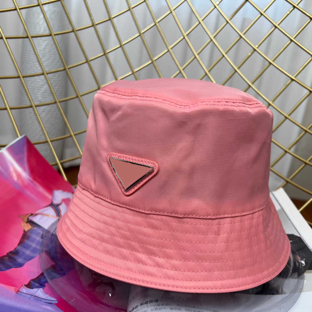 Wide Brim Hats Brand Bucket Hats Men Women Designer Sun Hat With Letter Triangle Sunbonnet Black Beach Casquette Traveling Sunhats322f