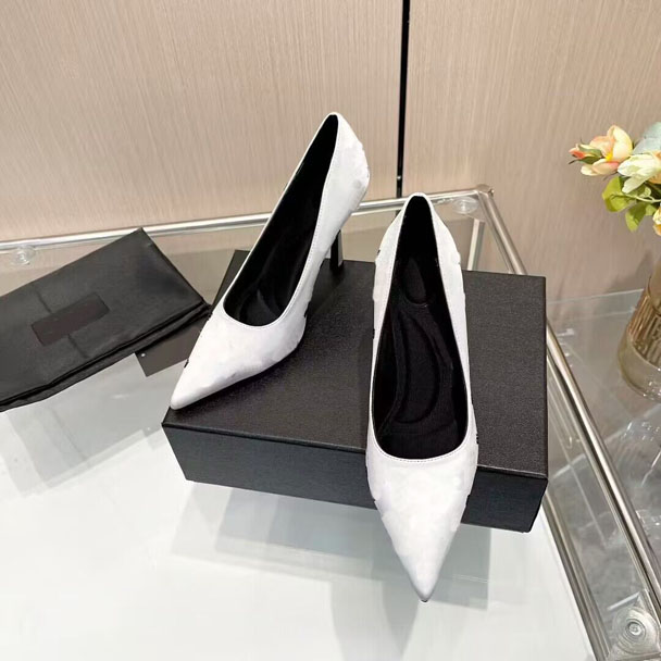 The latest women's shoes white black silk top bottom pointed sexy heel high fashion sexy standard size 35-42