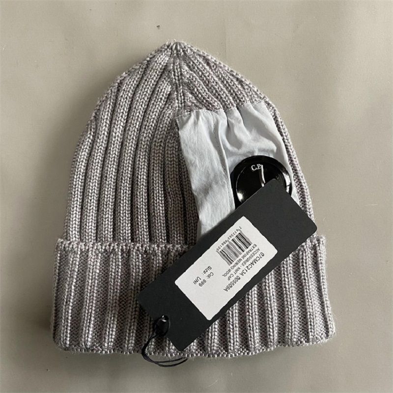 2023 Europa Designer Beanies Extra Fine Merino Wool Utilit￡rio Chap￩us de One Glasses Lens Men Men de malha externa Mulheres calorosas Moda Skull Autumn Winter Caps