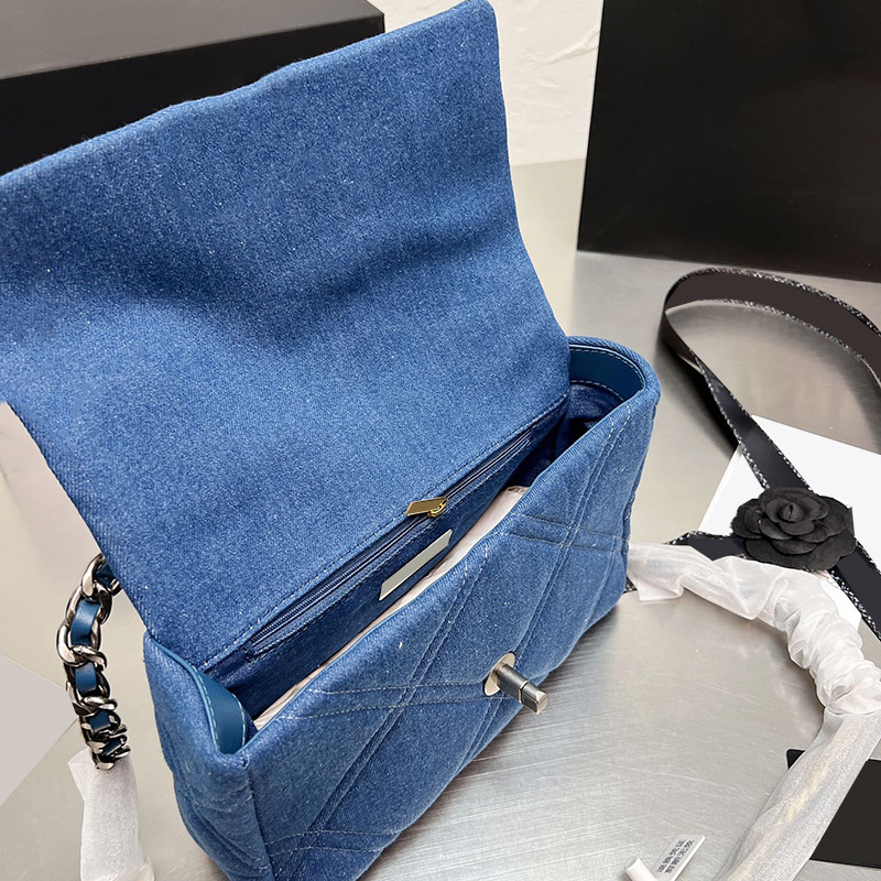 19 Series denim bicolore quiltade klaffpåsar ged silver turn lås hårdvarukedja rem crossbody axel stor kapacitet kedja totes utomhus sacoche designer handväska