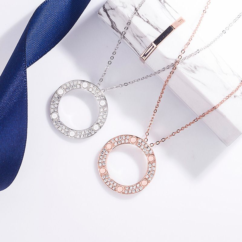 2022SS Dual Circle Pendant Halsband Vackra smycken Rostfritt stålkedja Pendant Halsband7175818