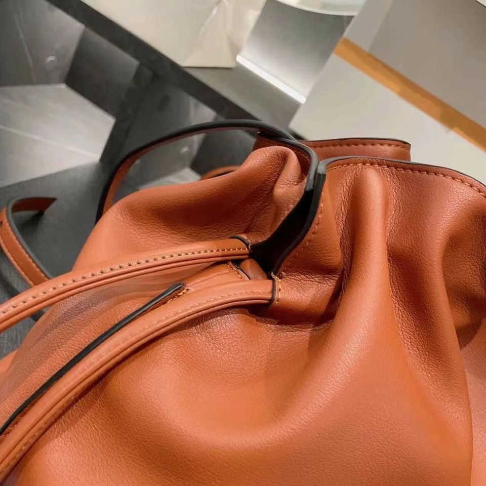 Bola de designer de luxo feminino 2023 New Balloon Bucket Bag Fashion 100 grande capacidade de ombro único Bolsa Crossbody Factory Sales